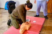 Capacitan al personal del Escuadrón 25 Jáchal en RCP y uso de DEA en un trabajo conjunto entre el Municipio y Gendarmería Nacional