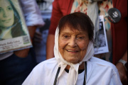 Murió Taty Almeida, presidenta de Madres de Plaza de Mayo e histórica referente de la lucha por los derechos humanos