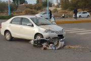 Un motociclista sufrió fracturas y fue trasladado de urgencia al Hospital San Roque de Jáchal tras sufrir una colisión con un automóvil