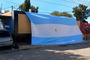 ¿Por qué una bandera argentina volvió a cubrir una casa de Jáchal y se convirtió en una de las cábalas para alentar a la Selección?