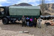 Realizaron un operativo especial para asistir a una familia tras las nevadas y lluvias registradas en el Puesto El Colorado