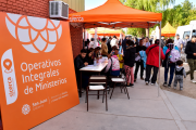 San Juan Cerca llega a la escuela Normal, Huaco y Mogna con trámites de DNI, atención médica y anteojos para niños y adolescentes