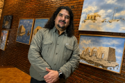 El artista jachallero Iván Manrique presenta “Antología” una muestra donde el adobe, los fósiles y la memoria vuelven a cobrar vida
