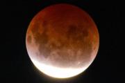 El último eclipse lunar del año iluminó la madrugada de Jáchal y dejó una impactante postal capturada por Matías Castro