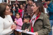 “No lo podíamos creer”: la emoción en una escuela de Huaco por la inesperada visita de Soledad Pastorutti y su especial regalo