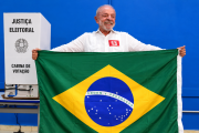 Lula da Silva hizo historia en Brasil, derrotó a Flávio Bolsonaro en un ajustado balotaje y gobernará por cuarta vez