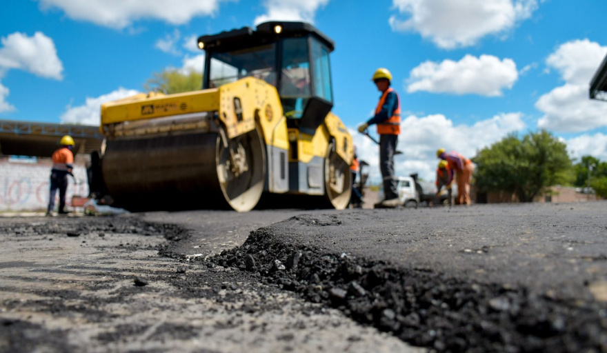 La Municipalidad de Jáchal avanza con la repavimentación de la playa de maniobras de la Terminal de Ómnibus
