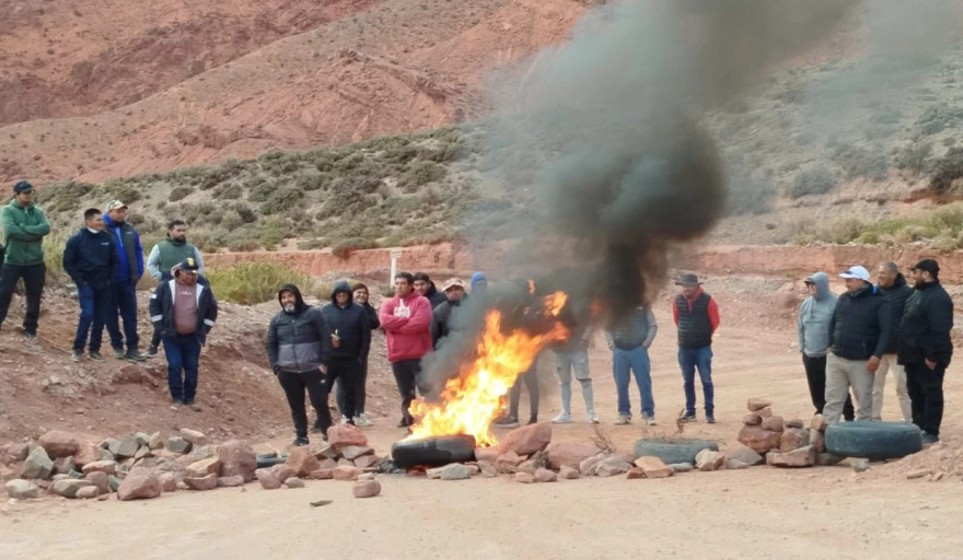 Vecinos de La Rioja se levantaron contra la minera Vicuña por promesas incumplidas y falta de trabajo para la comunidad