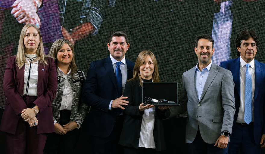 El Gobierno de San Juan realizó la entrega de 3.000 computadoras a docentes y anunció la compra de otros 50.000 equipos